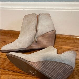 Women's Lucky Brand Beige Ankle Boots size